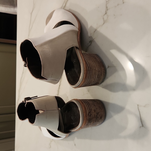 COCLICO stack heel sandals - Picture 6 of 9